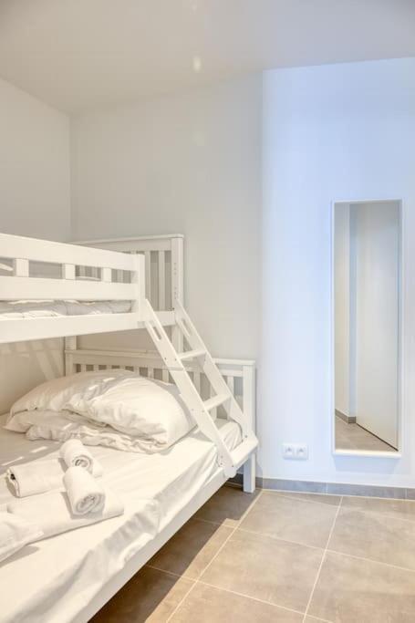 5-guest Retreat Steps From